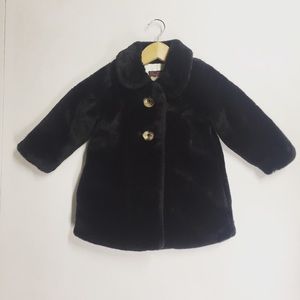 Old Navy Black fur coat 
VGUC | Size 4t